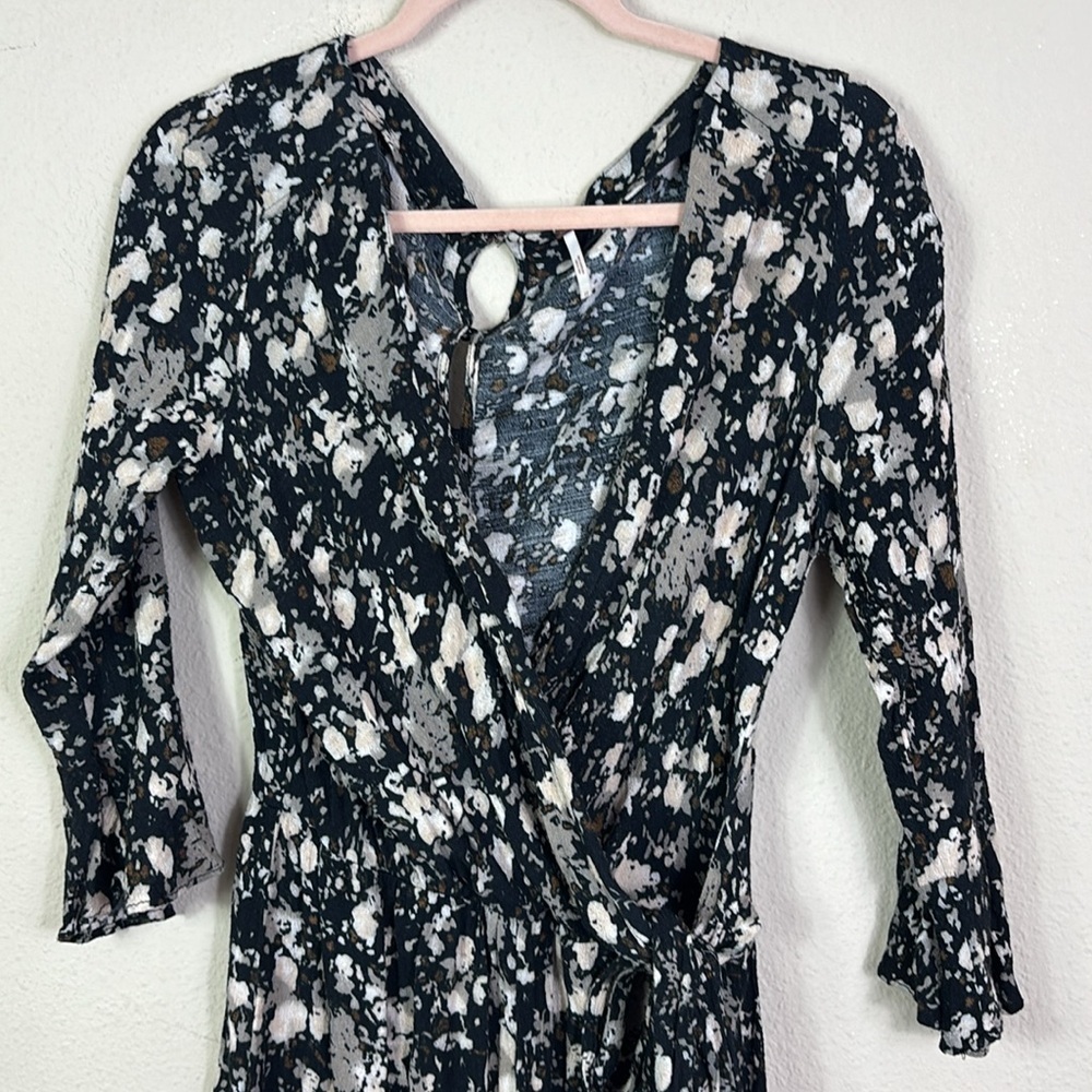 Free People Floral Romper Playsuit Black All The Right Ruffles Bell Sleeve M - Picture 4 of 15